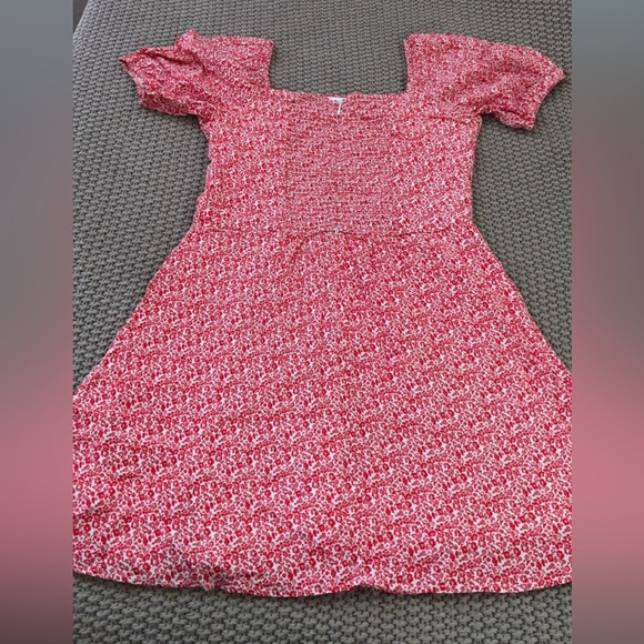 Francesca‘s red and white floral dress - Picture 6 of 7